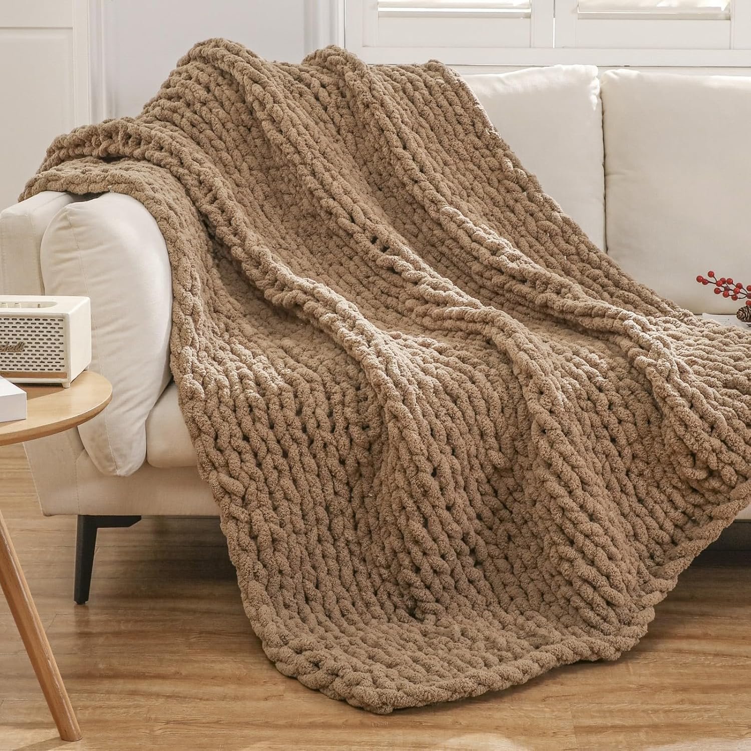 WESHIONGOO Chunky Knit Blanket Throw 51″×63″ Knitted Throw Blankets for Couch Bed Fluffy Soft Blanket with Jumbo Chenille Yarn Thick 100% Handmade (Brown)