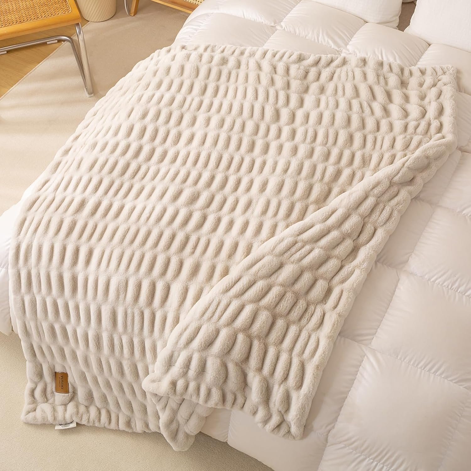 YUSOKI Luxury Double Side Faux Rabbit Fur Throw Blanket for Couch, Ultra Soft Fluffy Throw Gifts, Plush Thick Warm Luxury Decor Gifts for Home(Grey Ivory, Medium (50 X 60 Inches))