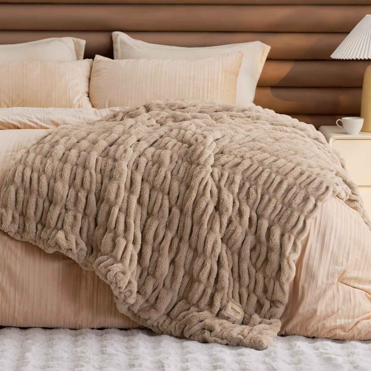 Bedsure Gentlesoft Fluffy Cozy Faux Fur Throw Blanket for Couch, Soft Fuzzy Plush Furry Blanket, Double-Sided Faux Rabbit Fur Thick Warm Chair Throws, Luxury Gifts for Women, 50″ X 60″, Light Brown